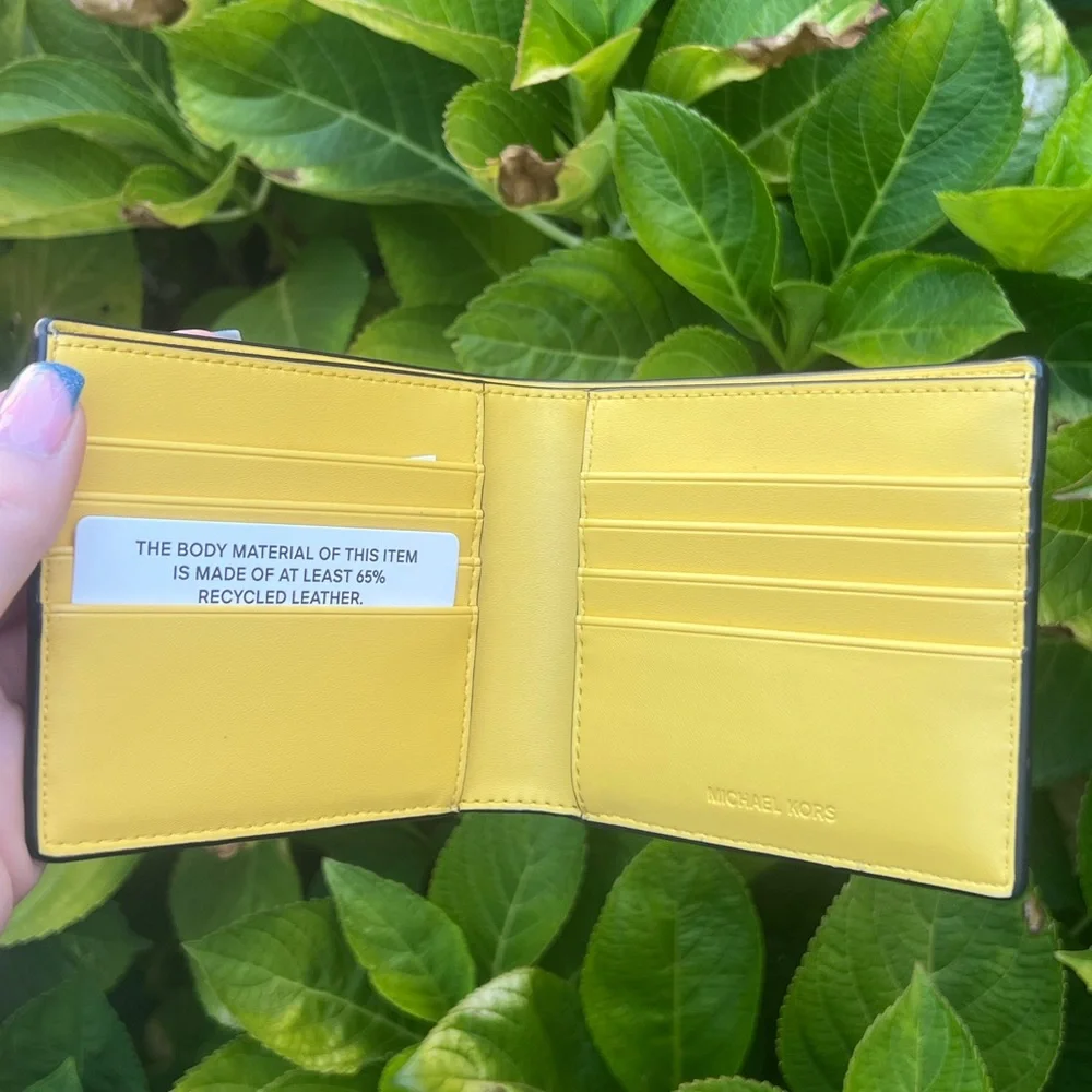 Michael Kors Saffiano Leather wallet in Daisy Yellow - Picture 4 of 5